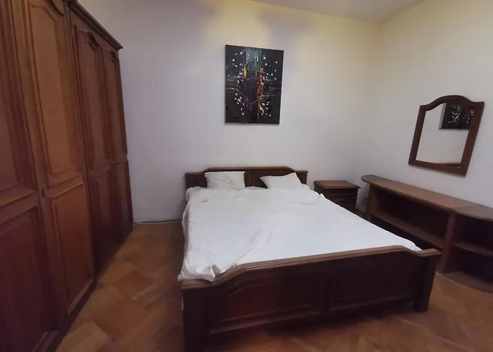 Apartment With 3 Rooms In The City Center